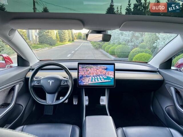 Тесла Модель 3 2018 в Днепре (Днепропетровске) на Automoto.ua Красный Тесла Модель 3, объемом двигателя 0 л и пробегом 130 тыс. км за 17700 $, фото 17 на Automoto.ua