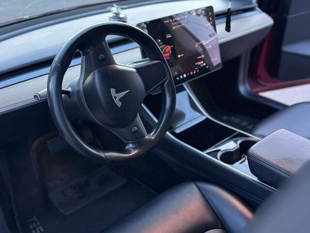 Красный Тесла Модель 3, объемом двигателя 0 л и пробегом 228 тыс. км за 15000 $, фото 10 на Automoto.ua