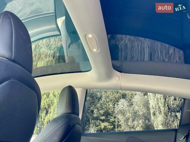 Тесла Модель 3 2018 в Днепре (Днепропетровске) на Automoto.ua Красный Тесла Модель 3, объемом двигателя 0 л и пробегом 130 тыс. км за 17700 $, фото 24 на Automoto.ua