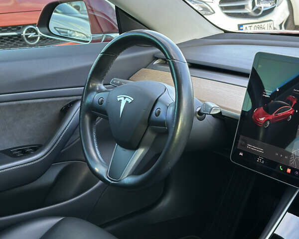 Красный Тесла Модель 3, объемом двигателя 0 л и пробегом 121 тыс. км за 16999 $, фото 34 на Automoto.ua