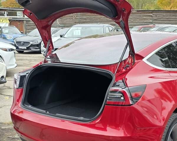 Красный Тесла Модель 3, объемом двигателя 0 л и пробегом 69 тыс. км за 18300 $, фото 14 на Automoto.ua