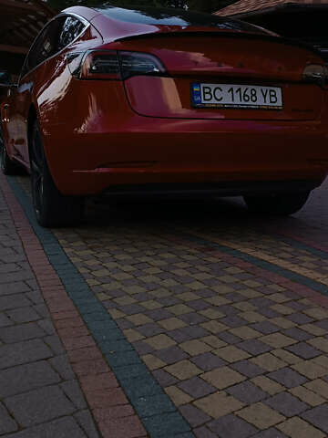 Красный Тесла Модель 3, объемом двигателя 0 л и пробегом 129 тыс. км за 20999 $, фото 63 на Automoto.ua