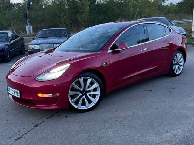 Красный Тесла Модель 3, объемом двигателя 0 л и пробегом 228 тыс. км за 15000 $, фото 1 на Automoto.ua