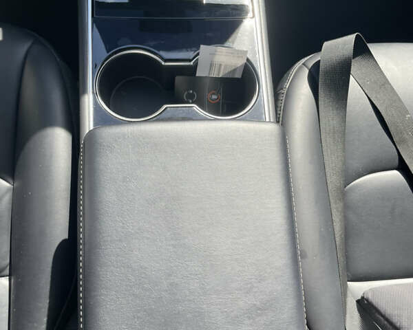 Красный Тесла Модель 3, объемом двигателя 0 л и пробегом 84 тыс. км за 17500 $, фото 2 на Automoto.ua