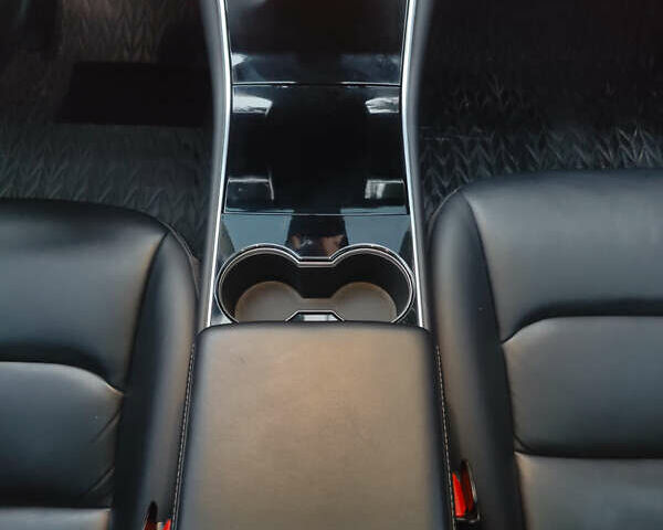 Червоний Тесла Модель 3, об'ємом двигуна 0 л та пробігом 123 тис. км за 16700 $, фото 3 на Automoto.ua