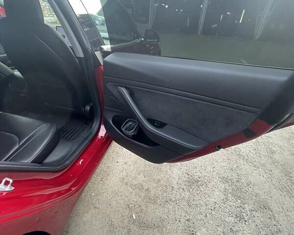 Красный Тесла Модель 3, объемом двигателя 0 л и пробегом 88 тыс. км за 30000 $, фото 19 на Automoto.ua