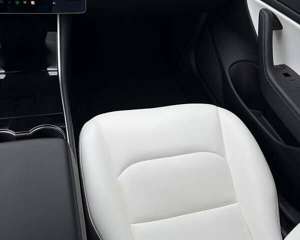 Красный Тесла Модель 3, объемом двигателя 0 л и пробегом 112 тыс. км за 16500 $, фото 65 на Automoto.ua