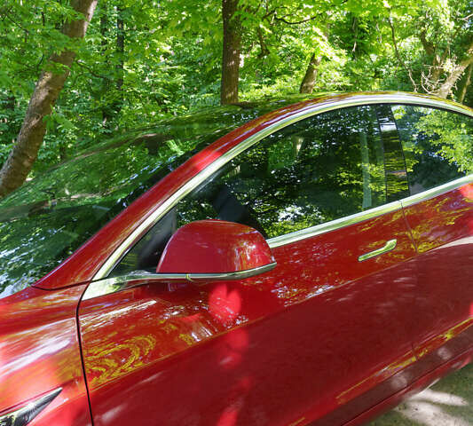 Красный Тесла Модель 3, объемом двигателя 0 л и пробегом 82 тыс. км за 29000 $, фото 54 на Automoto.ua