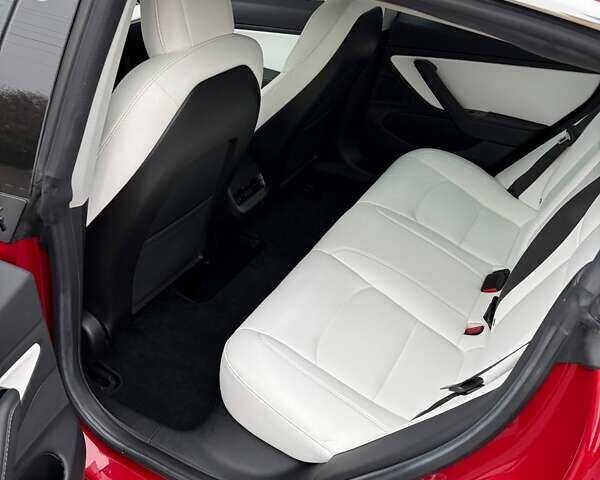 Красный Тесла Модель 3, объемом двигателя 0 л и пробегом 112 тыс. км за 16500 $, фото 75 на Automoto.ua