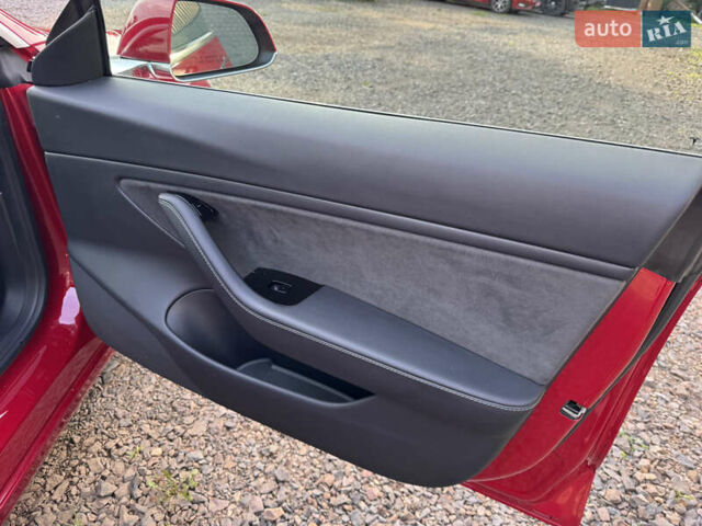Тесла Модель 3 2018 в Луцке на Automoto.ua Красный Тесла Модель 3, объемом двигателя 0 л и пробегом 137 тыс. км за 17200 $, фото 37 на Automoto.ua