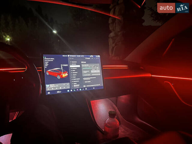 Красный Тесла Модель 3, объемом двигателя 0 л и пробегом 129 тыс. км за 20999 $, фото 45 на Automoto.ua