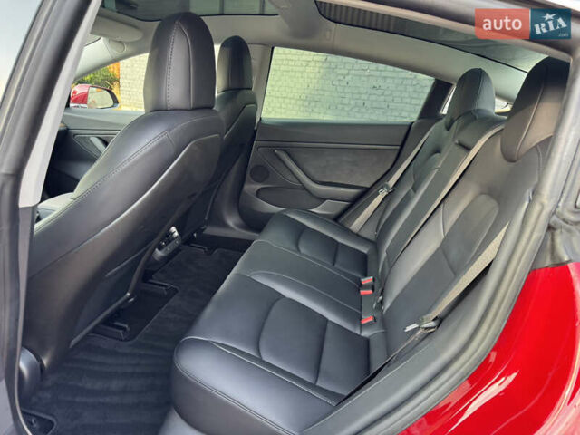 Тесла Модель 3 2018 в Луцке на Automoto.ua Красный Тесла Модель 3, объемом двигателя 0 л и пробегом 137 тыс. км за 17200 $, фото 44 на Automoto.ua