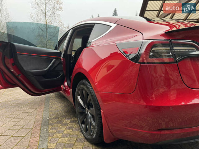 Красный Тесла Модель 3, объемом двигателя 0 л и пробегом 129 тыс. км за 20999 $, фото 5 на Automoto.ua