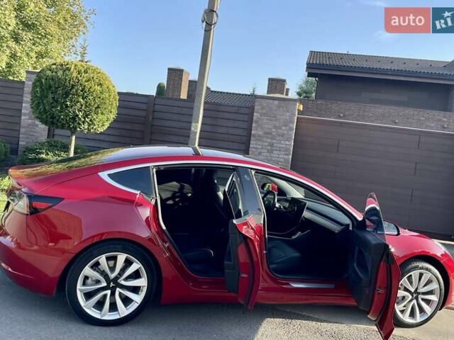 Тесла Модель 3 2018 в Днепре (Днепропетровске) на Automoto.ua Красный Тесла Модель 3, объемом двигателя 0 л и пробегом 130 тыс. км за 17700 $, фото 10 на Automoto.ua