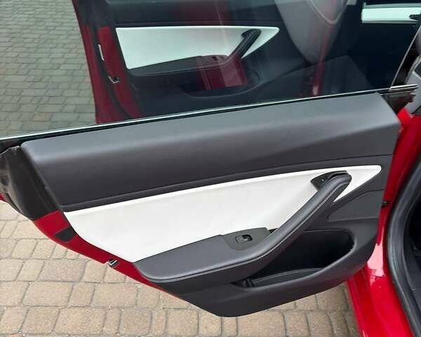 Красный Тесла Модель 3, объемом двигателя 0 л и пробегом 112 тыс. км за 16500 $, фото 67 на Automoto.ua