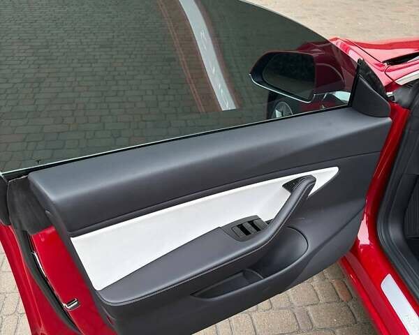 Красный Тесла Модель 3, объемом двигателя 0 л и пробегом 112 тыс. км за 16500 $, фото 55 на Automoto.ua