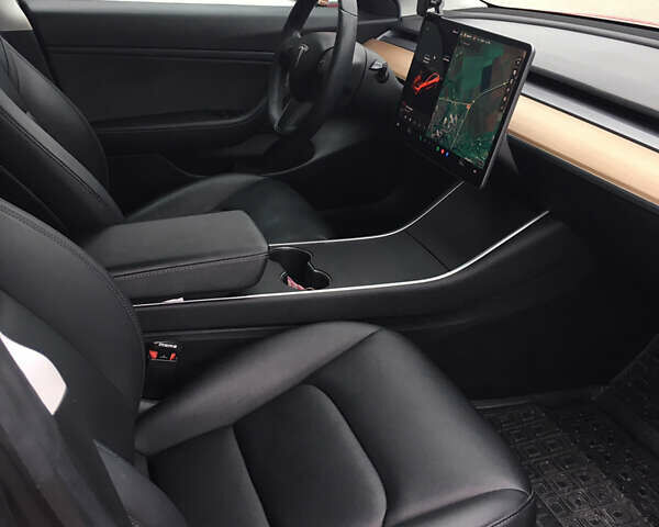 Красный Тесла Модель 3, объемом двигателя 0 л и пробегом 52 тыс. км за 19600 $, фото 5 на Automoto.ua