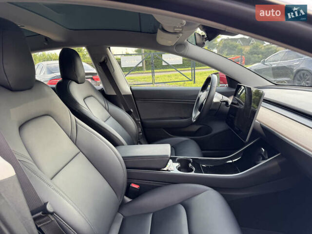 Тесла Модель 3 2018 в Луцке на Automoto.ua Красный Тесла Модель 3, объемом двигателя 0 л и пробегом 137 тыс. км за 17200 $, фото 34 на Automoto.ua