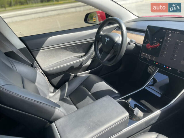 Красный Тесла Модель 3, объемом двигателя 0 л и пробегом 84 тыс. км за 17500 $, фото 13 на Automoto.ua