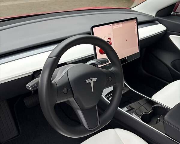Красный Тесла Модель 3, объемом двигателя 0 л и пробегом 112 тыс. км за 16500 $, фото 57 на Automoto.ua