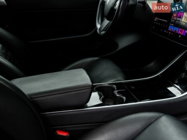 Красный Тесла Модель 3, объемом двигателя 0 л и пробегом 168 тыс. км за 15500 $, фото 48 на Automoto.ua