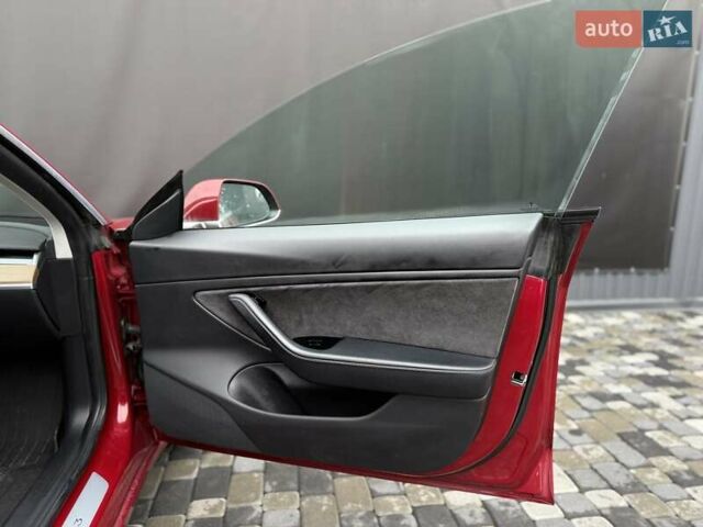 Червоний Тесла Модель 3, об'ємом двигуна 0 л та пробігом 164 тис. км за 14300 $, фото 30 на Automoto.ua