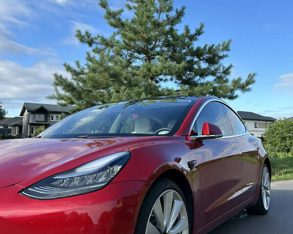 Тесла Модель 3 2018 у Києві на Automoto.ua Червоний Тесла Модель 3, об'ємом двигуна 0 л та пробігом 91 тис. км за 21500 $, фото 9 на Automoto.ua