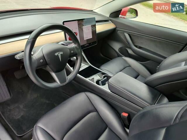 Тесла Модель 3 2018 в Белой Церкве на Automoto.ua Красный Тесла Модель 3, объемом двигателя 0 л и пробегом 204 тыс. км за 16700 $, фото 5 на Automoto.ua
