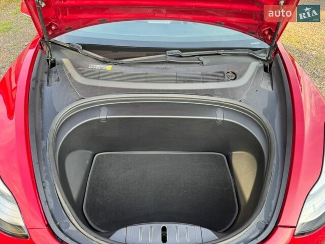 Красный Тесла Модель 3, объемом двигателя 0 л и пробегом 137 тыс. км за 16500 $, фото 21 на Automoto.ua