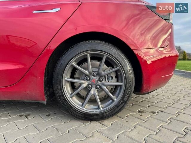 Красный Тесла Модель 3, объемом двигателя 0 л и пробегом 68 тыс. км за 17900 $, фото 11 на Automoto.ua