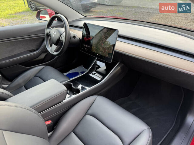 Тесла Модель 3 2018 в Луцке на Automoto.ua Красный Тесла Модель 3, объемом двигателя 0 л и пробегом 137 тыс. км за 17200 $, фото 33 на Automoto.ua