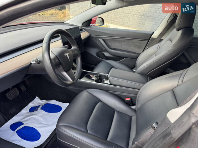 Тесла Модель 3 2018 в Луцке на Automoto.ua Красный Тесла Модель 3, объемом двигателя 0 л и пробегом 137 тыс. км за 17200 $, фото 47 на Automoto.ua