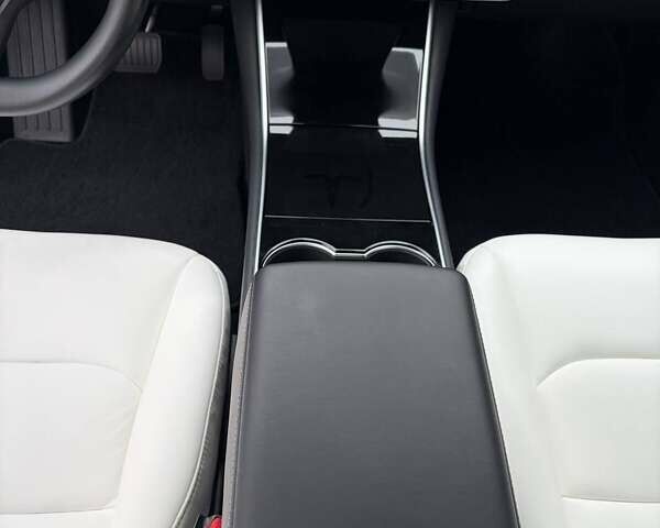 Красный Тесла Модель 3, объемом двигателя 0 л и пробегом 112 тыс. км за 16500 $, фото 66 на Automoto.ua