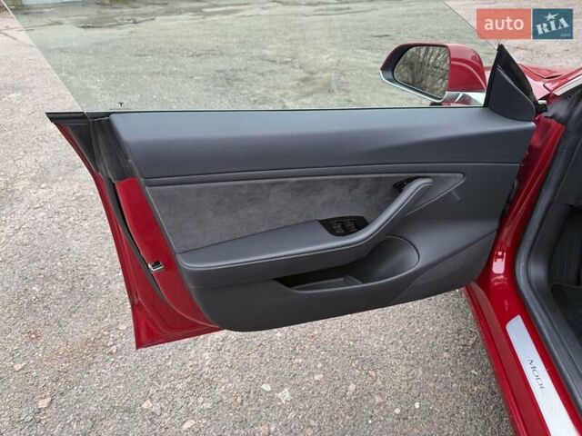 Красный Тесла Модель 3, объемом двигателя 0 л и пробегом 23 тыс. км за 17200 $, фото 4 на Automoto.ua