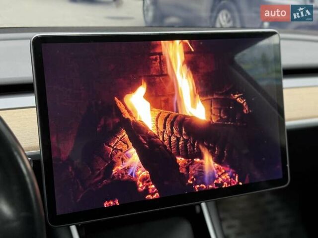 Червоний Тесла Модель 3, об'ємом двигуна 0 л та пробігом 52 тис. км за 17499 $, фото 36 на Automoto.ua