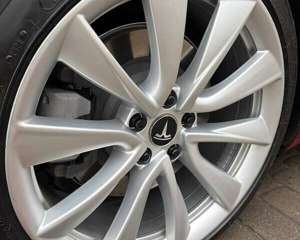 Красный Тесла Модель 3, объемом двигателя 0 л и пробегом 112 тыс. км за 16500 $, фото 6 на Automoto.ua
