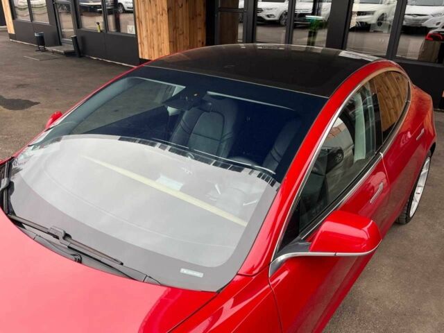 Красный Тесла Модель 3, объемом двигателя 0 л и пробегом 57 тыс. км за 16299 $, фото 21 на Automoto.ua