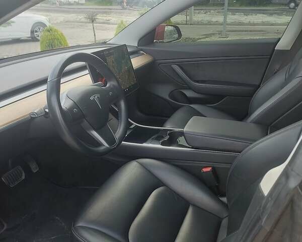 Красный Тесла Модель 3, объемом двигателя 0 л и пробегом 95 тыс. км за 16200 $, фото 7 на Automoto.ua