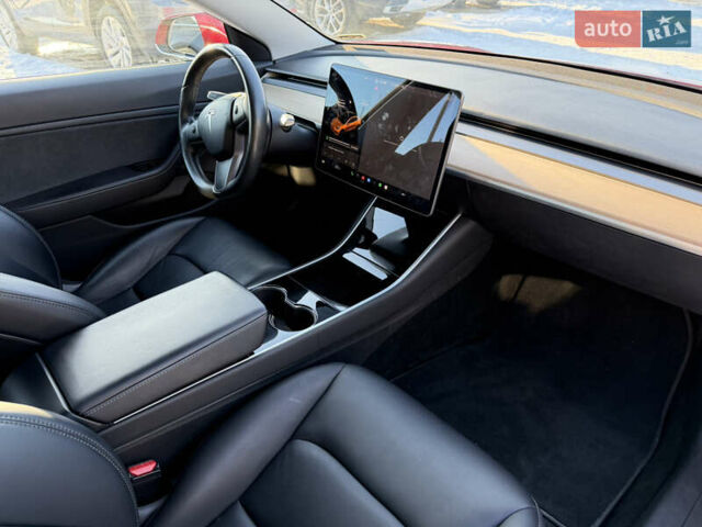 Красный Тесла Модель 3, объемом двигателя 0 л и пробегом 137 тыс. км за 16500 $, фото 26 на Automoto.ua