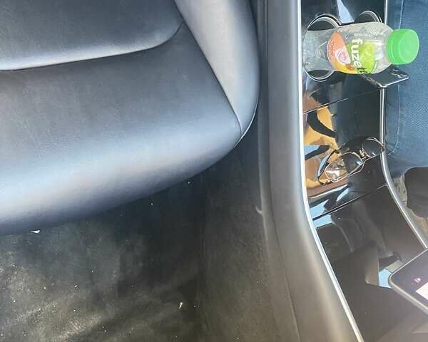 Красный Тесла Модель 3, объемом двигателя 0 л и пробегом 75 тыс. км за 18000 $, фото 7 на Automoto.ua