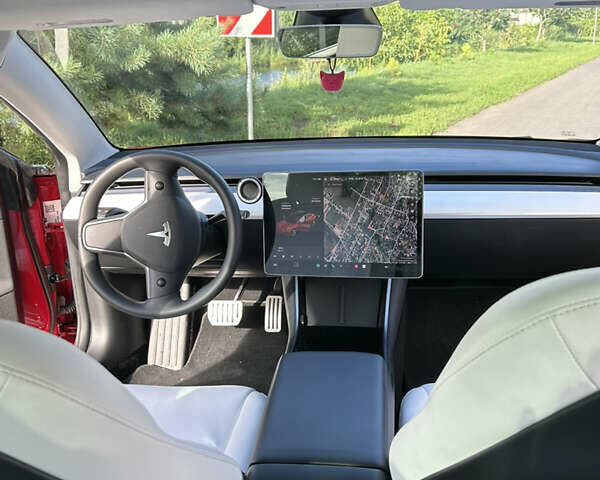 Тесла Модель 3 2018 у Києві на Automoto.ua Червоний Тесла Модель 3, об'ємом двигуна 0 л та пробігом 91 тис. км за 21500 $, фото 14 на Automoto.ua