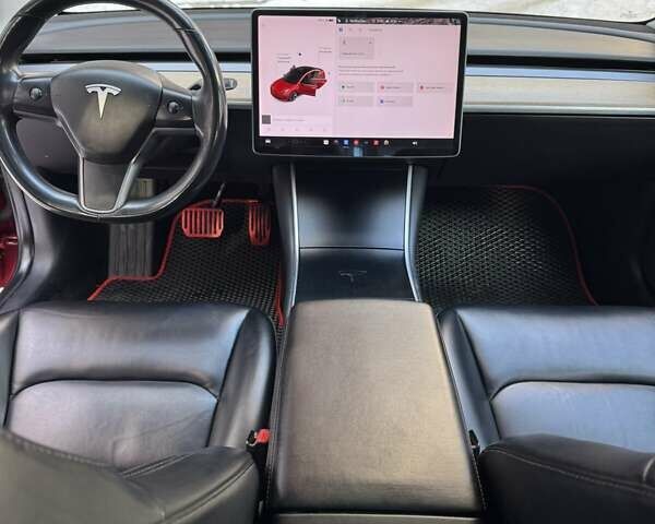 Красный Тесла Модель 3, объемом двигателя 0 л и пробегом 219 тыс. км за 16300 $, фото 2 на Automoto.ua