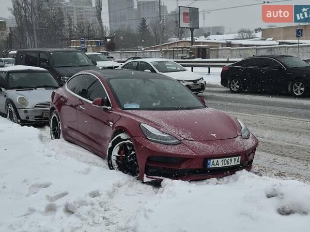 Красный Тесла Модель 3, объемом двигателя 0 л и пробегом 67 тыс. км за 23800 $, фото 1 на Automoto.ua
