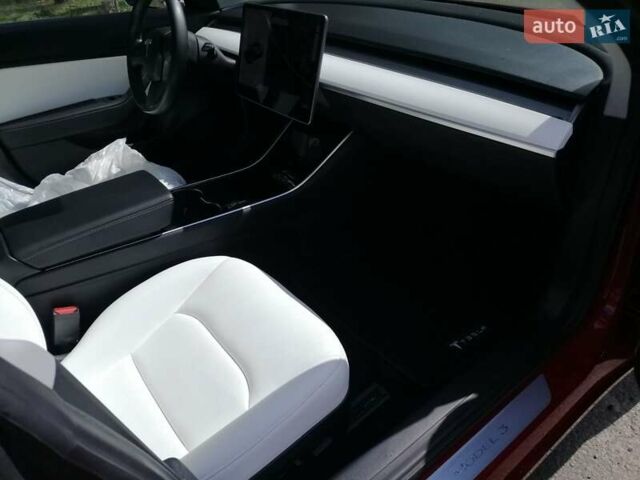 Червоний Тесла Модель 3, об'ємом двигуна 0 л та пробігом 97 тис. км за 18999 $, фото 26 на Automoto.ua