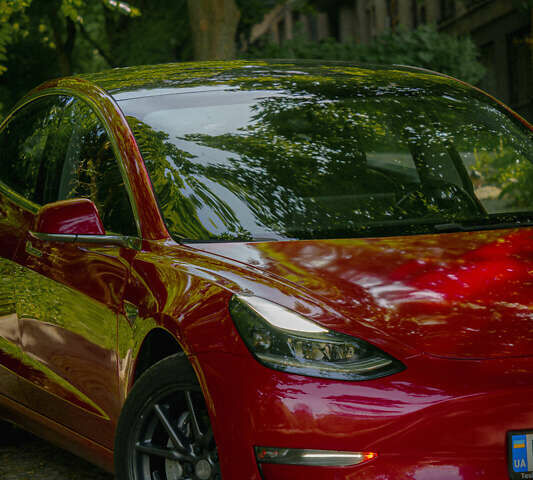 Красный Тесла Модель 3, объемом двигателя 0 л и пробегом 82 тыс. км за 29000 $, фото 2 на Automoto.ua