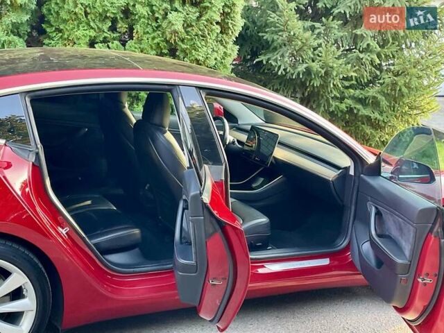 Тесла Модель 3 2018 в Днепре (Днепропетровске) на Automoto.ua Красный Тесла Модель 3, объемом двигателя 0 л и пробегом 130 тыс. км за 17700 $, фото 12 на Automoto.ua