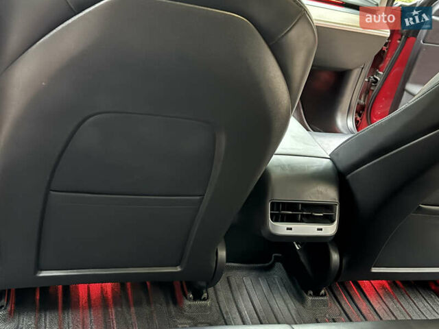 Красный Тесла Модель 3, объемом двигателя 0 л и пробегом 129 тыс. км за 20999 $, фото 33 на Automoto.ua