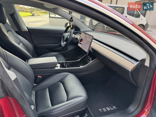 Тесла Модель 3 2019 у Луцьку на Automoto.ua Червоний Тесла Модель 3, об'ємом двигуна 0 л та пробігом 114 тис. км за 16900 $, фото 45 на Automoto.ua