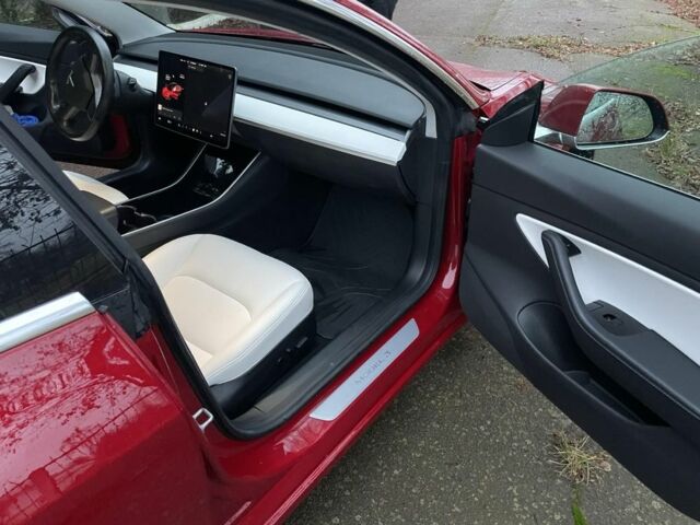 Червоний Тесла Модель 3, об'ємом двигуна 0 л та пробігом 124 тис. км за 15000 $, фото 12 на Automoto.ua