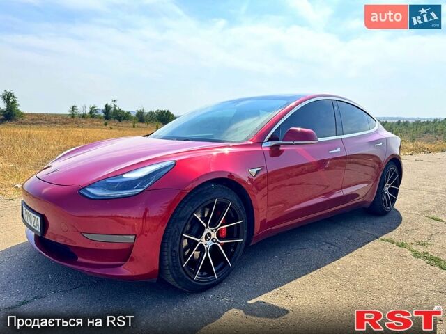 Красный Тесла Модель 3, объемом двигателя 0.52 л и пробегом 130 тыс. км за 16500 $, фото 2 на Automoto.ua